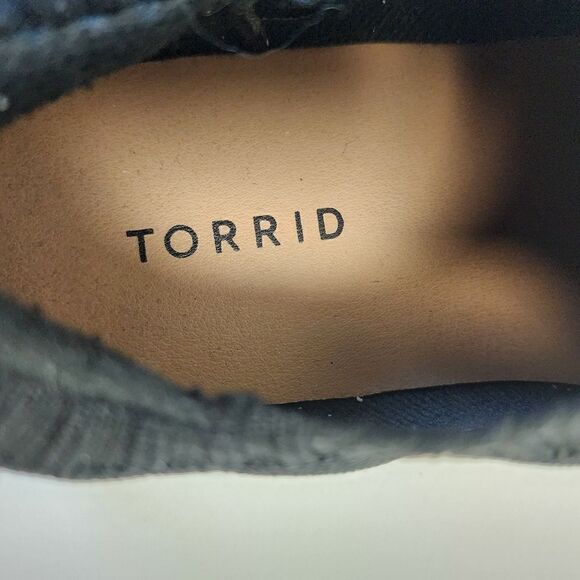 TORRID WOMEN'S STRETCH KNIT SLIP ON SNEAKERS SIZE 6 1/2 WW - Picture 8 of 9